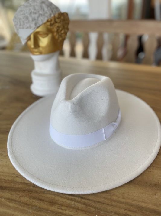 Wide brim panama hat in vegan felt