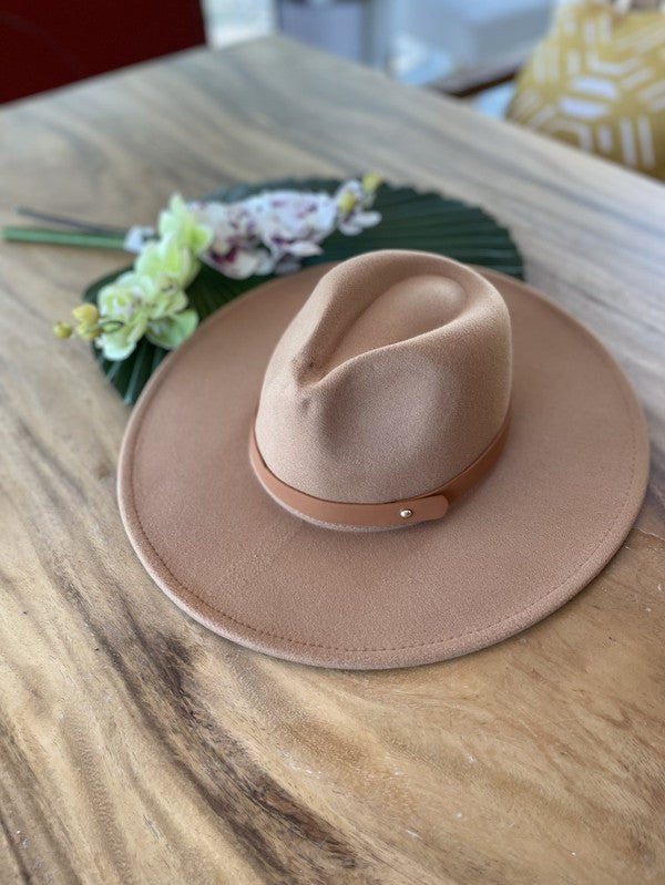 Wide brim panama hat in vegan felt